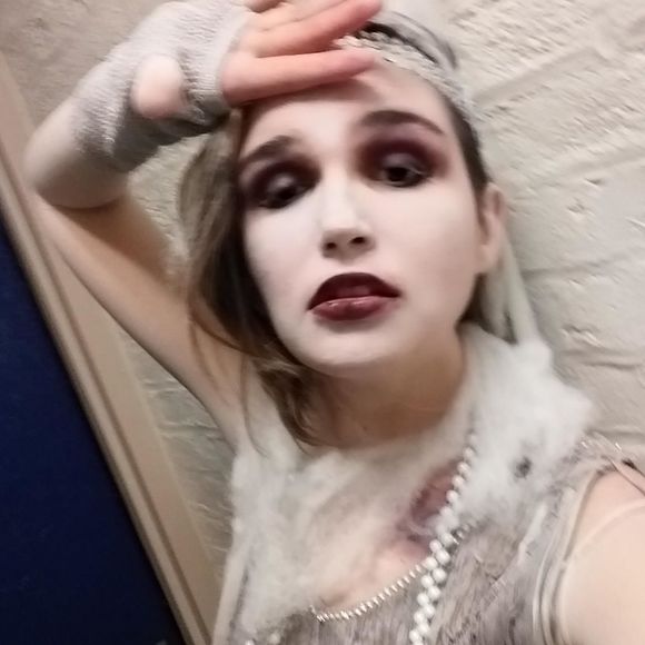 Meet your Posher, Keely - Picture 1 of 1